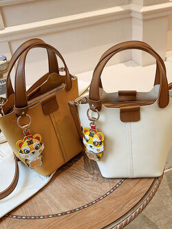 กระเป๋าสะพายข้างผู้หญิง กระเป๋าสะพายข้างใบเล็ก By Cocoa bags