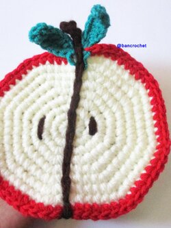 Bancrochet ที่รองแก้วถักโครเชต์ Crochet apple coastors แดง 4 นิ้ว