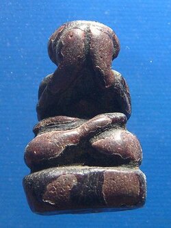 พระปิดตาหลวงปู่บุญเนื้อผงคลุกรัก