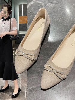 รองเท้าแฟชั่นผู้หญิงส้นเตี้ย ใส่สบาย มีขนาดให้สั่งซื้อ 35 36 37 38 39 40 สนใจทักแชท ฟรีค่าส่ง!