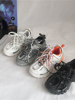 รองเท้าผ้าใบผู้หญิง