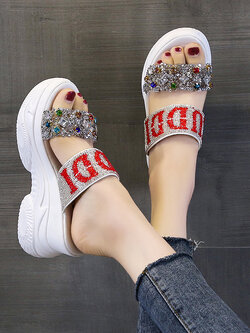 รองเท้าผ้าใบเสริมส้นสูง ไซต์35-39 สนใจทักแชท ฟรีค่าส่ง!