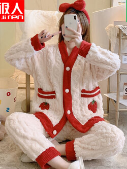 ชุดนอนผู้หญิง