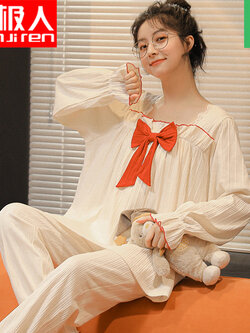 ชุดนอนผู้หญิง