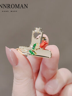 เข็มกลัด เข็มกลัดสวยๆ เข็มกลัดติดเสื้อ Brooch