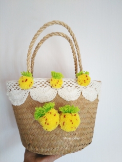 กระเป๋าสานกระจูดประดับสับปะรด grajood basket weave bags เหลือง 6นิ้ว