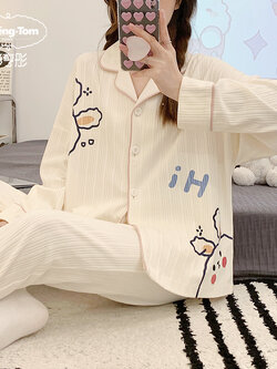 ชุดนอนผู้หญิง