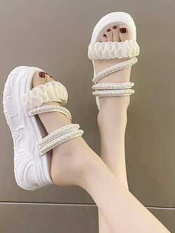 รองเท้าผ้าใบเสริมส้นสูง ไซต์35-39 สนใจทักแชท ฟรีค่าส่ง!