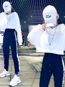 ชุดวอร์ม สูทเกาหลี Jumpsuit ชุดจั้มสูท ชุดเซท 2 ชิ้น ชุดกีฬาผู้หญิง ชุดออกกำลังกาย เสื้อกันหนาว ชุดวอร์มคู่