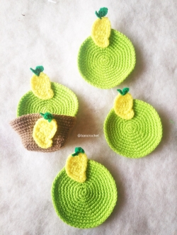 Bancrochet ที่รองแก้ว/ที่รองจานถักโครเชต์ ลายมะม่วง crochet coaster/crochet table mat สีเขียว 4 นิ้ว