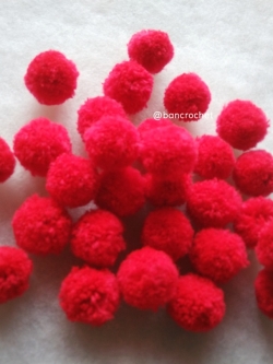ปอมปอมไหมพรม ขนาด 2.5-3 ซม pom poms crochet แดง 2.5-3ซม.