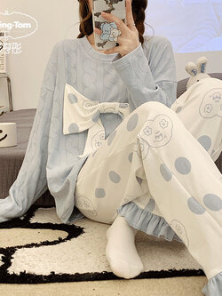 ชุดนอนผู้หญิง