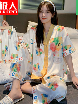 ชุดนอนผู้หญิง