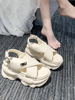 รองเท้าผ้าใบเสริมส้นสูง ไซต์35-39 สนใจทักแชท ฟรีค่าส่ง!