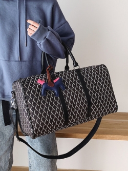 กระเป๋าเดินทางทรงดัฟเฟิล ใช้ได้ทั้งหญิงและชาย Duffle Bags ดีไซน์สวยเท่ ราคาน่าคบ กระเป๋าถือแนวสปอร์ต จุของได้เยอะ ใช้แล้วเท่ แถมราคาไม่แพงด้วย