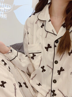 ชุดนอนผู้หญิง