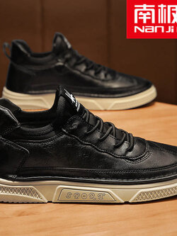 รองเท้าผ้าใบผู้ชาย