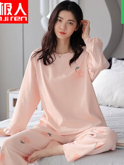 ชุดนอนผู้หญิง