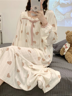 ชุดนอนผู้หญิง