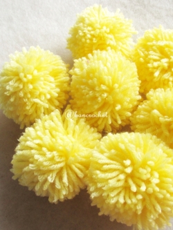 ปอมปอมไหมพรมสีเหลืองอ่อน ขนาด 2 นิ้ว pompoms crochet