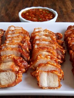 หมูสามชั้นทอดกรอบๆ แบบ Coe's Kitchen