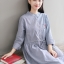 Dress4534 เดรสแขนยาวคอจีนลายริ้วเล็กสีฟ้าขาว กระดุมหน้าครึ่งตัว มีกระเป๋าอกงานปักรูปดอกไม้ มีเชือกรูดผูกเอวปรับได้ตามสัดส่วน แขนยาวกระดุมข้อมือ ผ้าคอตตอนลินินเนื้อดีเรียบสวยไม่ยับง่าย ดีไซน์น่ารักสไตล์สาวญี่ปุ่น งานตัดเย็บอย่างดี ใส่เที่ย