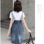 Dress4580 ชุดเอี๊ยมกระโปรงยีนส์สายบ่าแต่งเพชร มีกระเป๋าข้างและหลัง แต่งกระดุมหน้า ผ้ายีนส์แท้เนื้อดีนุ่มใส่สบาย งานดีดีเทลเก๋ๆ ใส่ได้ทุก Season แมทช์กับเสื้อทรงไหนก็น่ารัก รุ่นนี้มีติดตู้ไว้ใส่ได้เรื่อยๆ (ไม่รวมเสื้อตัวในจ้า)