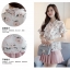 Blouse3788 เสื้อชีฟองสีครีมลายดอกไม้สีชมพู แต่งระบายที่คอ ช่วงอกและปลายแขน ผ้าชีฟองเกรดพรีเมียมเนื้อดีหนาสวย มีซับในอย่างดี งานสวยผ้านุ่มใส่สบาย แมทช์กับอะไรก็สวย
