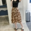 Skirt381 กระโปรงยาวลายดอกไม้ เอวสม็อคยางยืดด้านหลัง ดีเทลชายด้านหลังยาวกว่าด้านหน้า มีซับในเนื้อนิ่มอย่างดี ผ้าชีฟองเนื้อทรายเนื้อหนาสวยมีน้ำหนักทิ้งตัว งานสวยแมทช์กับเสื้อทรงไหนก็ดูดี