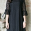 เดรสลูกไม้แขนกระดิ่ง ทรงปล่อยใส่สบาย มีซับในทั้งตัวนะจ้า ราคา 290 บาท