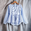 Blouse4060 เสื้อแขนยาวลายริ้วสีฟ้าขาว ทรงหน้าสั้นหลังยาวชายระบาย ผ้าคอตตอนเกรดพรีเมียมเนื้อดีนุ่มใส่สบาย