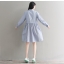 Dress4534 เดรสแขนยาวคอจีนลายริ้วเล็กสีฟ้าขาว กระดุมหน้าครึ่งตัว มีกระเป๋าอกงานปักรูปดอกไม้ มีเชือกรูดผูกเอวปรับได้ตามสัดส่วน แขนยาวกระดุมข้อมือ ผ้าคอตตอนลินินเนื้อดีเรียบสวยไม่ยับง่าย ดีไซน์น่ารักสไตล์สาวญี่ปุ่น งานตัดเย็บอย่างดี ใส่เที่ย