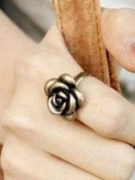 พร้อมส่ง ต่างหูรูปดอกไม้ สีเงิน
