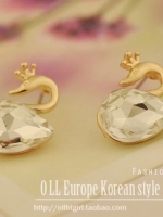 พร้อมส่ง ต่างหูรูปหงส์ สีทองประดับเพชร